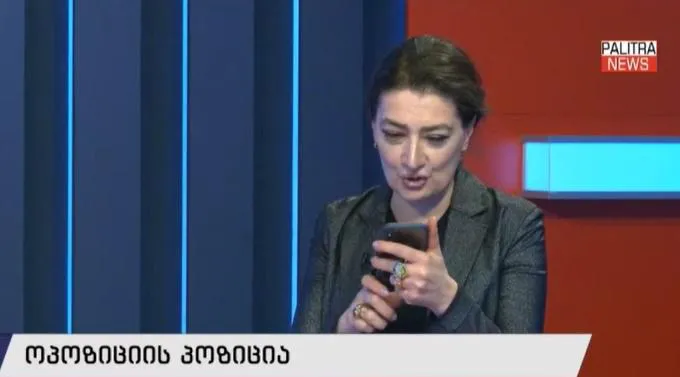 თაკო ჩარკვიანმა პირდაპირ ეთერში სააკაშვილის წერილი წაიკითხა - "სიტუაცია მართლაც დამიმძიმდა, მაგრამ ჩემს ჯანმრთელობაზე მეტად იმაზე ვდარდობ, რომ..."