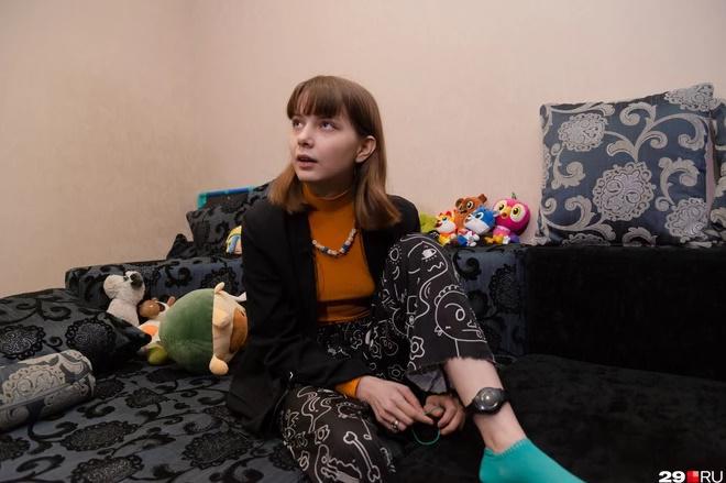 "ადამიანები გესაუბრებიან, გიმეგობრდებიან, რათა შემდეგ ჩაგიშვან..." - 19 წლის რუს გოგონას ომის საწინააღმდეგო პოსტების გამო 10 -წლიანი პატიმრობა ემუქრება