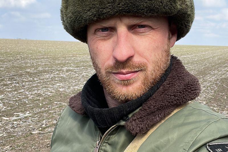 "მახსოვს, უკრაინელის სასახლეს რომ წავაწყდით... ჩვენს ჯარისკაცებს თევზები აუზიდან ამოეყვანათ და ჭამდნენ" - რუსი ოფიცრის მონაყოლი უკრაინელების წამებასა და რუსების მოროდიორობაზე