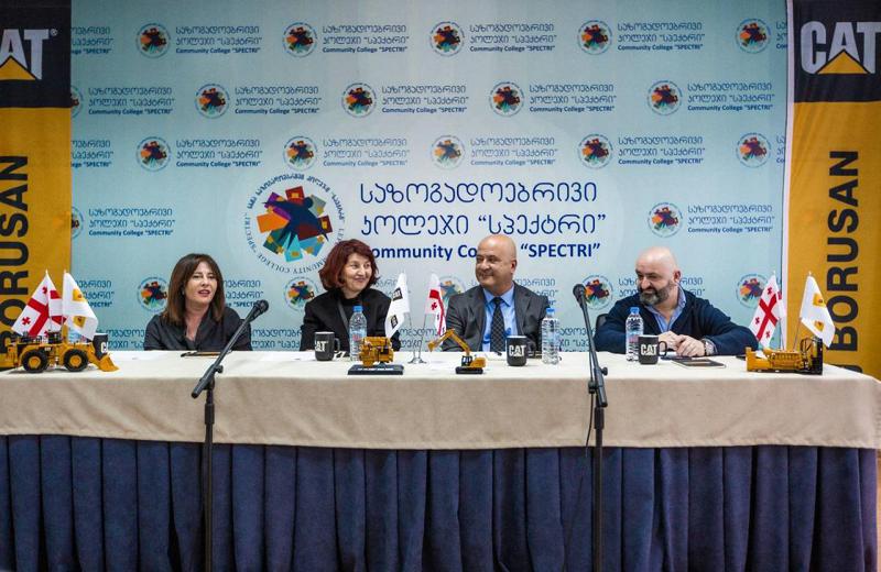 ბორუსან კატმა კოლეჯ "სპექტრში" სასწავლო ცენტრი გახსნა