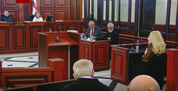 "ბატონო შალვა, როგორ მოახერხეთ და ასეთი აქტიური ჰომოფობიდან, ასეთი "კრასავჩიკი" მეტროსექსუალი როგორ დადექით?" - ნინო ნადირაძე ხაჭაპურიძეს