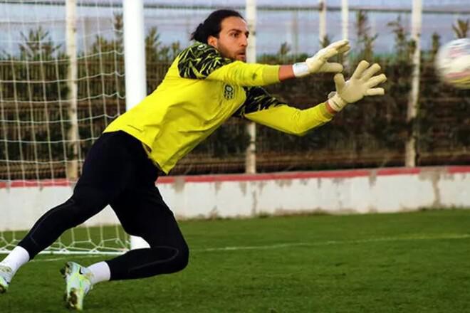 ცნობილი თურქი მეკარე, 28 წლის აჰმეთ ეიუპ ტურკასლანი ნანგრევებიდან გარდაცვლილი ამოიყვანეს