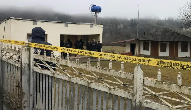 "სადაც დააკავეს, იქ მოხუცი ცოლ-ქმარი და მათი ერთი ბიჭი ცხოვრობს... ომიანე ცოლთან და შვილთან ერთად ზუგდიდში პოლიციელებმა წაიყვანეს" - ბადრი ესებუას ნათესავი