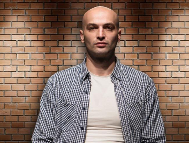 ახალგაზრდა მსახიობი და რეჟისორი რეზი ქაროსანიძე გარდაცვლილი იპოვეს - "საოცრად ნიჭიერი ადამიანი იყო... ყველა, ვინც იცნობდა, შოკირებულია"