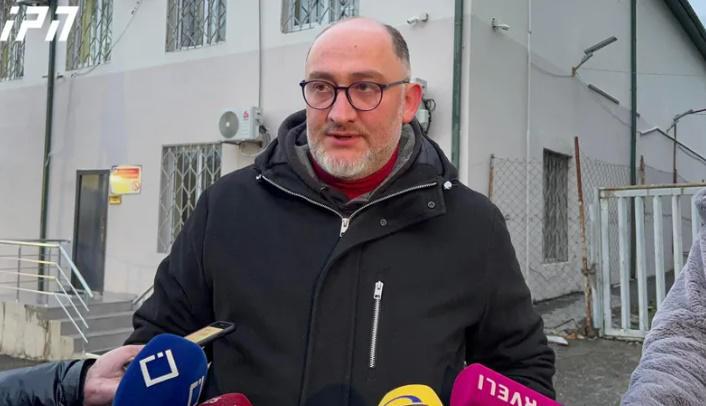 "ბადრი ესებუა ცეცხლსასროლი იარაღის შეძენა-შენახვა-ტარებასთან დაკავშირებით  ბრალზე დუმილის უფლებას იყენებს" - ადვოკატი