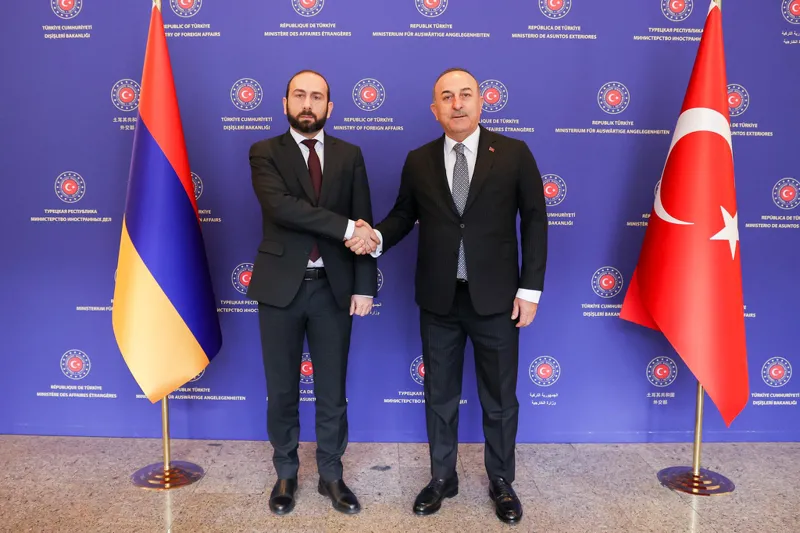 სომხეთსა და თურქეთს შორის ურთიერთობის ახალი ეტაპი - სომხეთის საგარეო საქმეთა მინისტრი  თურქეთში ჩავიდა და იქაურ კოლეგას შეხვდა
