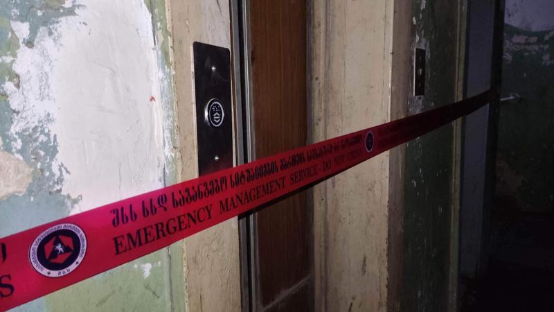 ქუთაისში მეთორმეტე სართულიდან მოწყდა ლიფტი, რომელშიც ქალი არასრულწლოვან შვილიშვილთან ერთად იყო