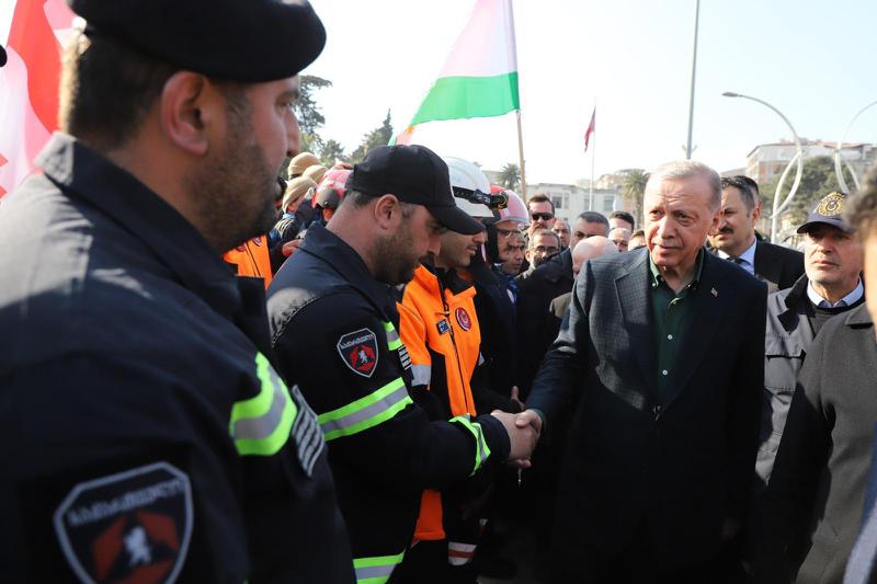 ერდოღანის მადლობა ქართველ მაშველებს - რა ფოტოებს ავრცელებს შსს სტიქიის ზონიდან?