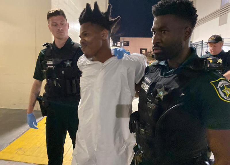 ჟურნალისტები ქალის მკვლელობას აშუქებდნენ, როცა დამნაშავე შემთხვევის ადგილზე დაბრუნდა და ისევ ცეცხლი გახსნა: მორიგ თავდასხმას ფლორიდაში რეპორტიორი და 9 წლის გოგონა ემსხვერპლნენ