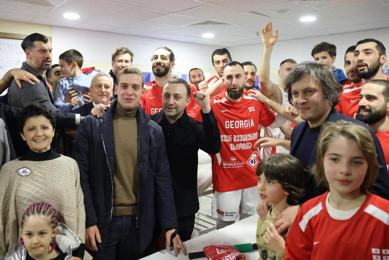 ღარიბაშვილი, წულუკიანი და სხვები -  როგორ იზეიმეს საქართველოს ხელისუფლების წარმომადგენლებმა საკალათბურთო ნაკრების მსოფლიო ჩემპიონატზე გასვლა (ფოტოები)