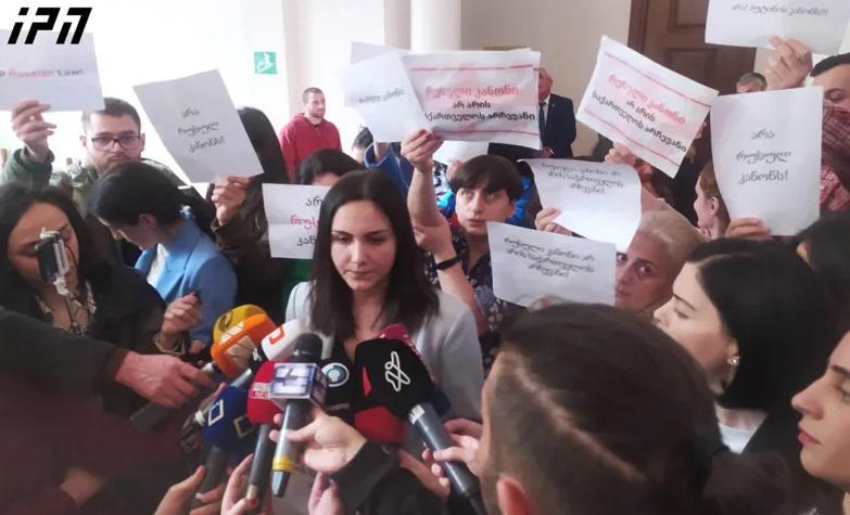 64 მედიაორგანიზაცია უარს ამბობს "უცხოური გავლენის აგენტად“ რეგისტრაციაზე და აცხადებს, რომ ეს მათ პროფესიულ ღირსებას შეურაცხყოფს