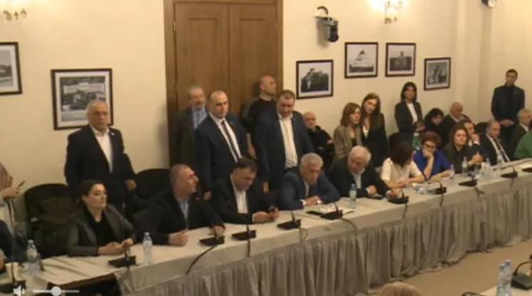 პარლამენტის ორმა კომიტეტმა ე.წ. აგენტების შესახებ წარდგენილ კანონპროექტებს მხარი დაუჭირა