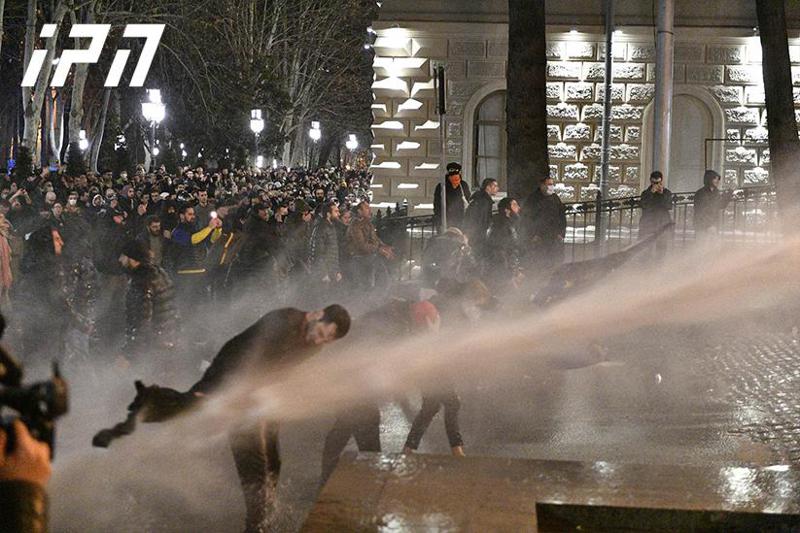 შსს-ს ინფორმაციით, პარლამენტთან 6 პირი დააკავეს - უწყება ზურაბ ჯაფარიძის დაკავების შესახებ ინფორმაციას ამ ეტაპზე ვერ ადასტურებს