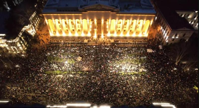 აქციის მონაწილეები ხელისუფლებას ერთსაათიან ვადას აძლევენ  - პროტესტანტთა 2 მოთხოვნა