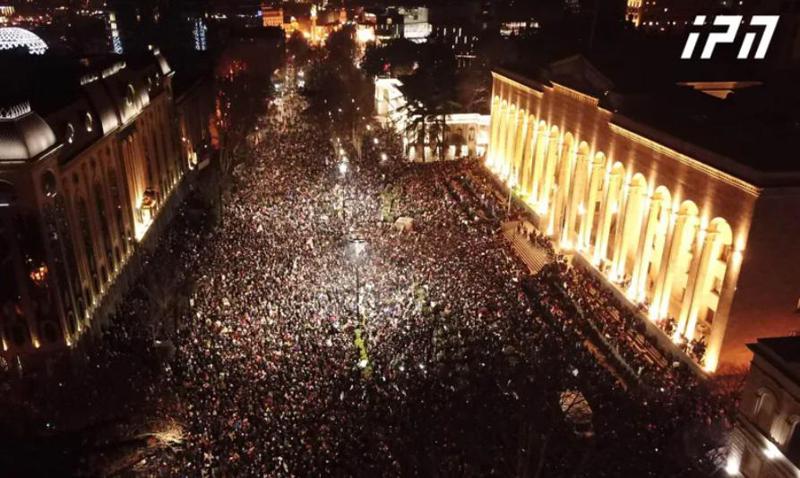პროტესტანტთა ერთსაათიანი ულტიმატუმის ვადა ამოიწურა - რა არის აქციის მონაწილეების შემდგომი ნაბიჯი?