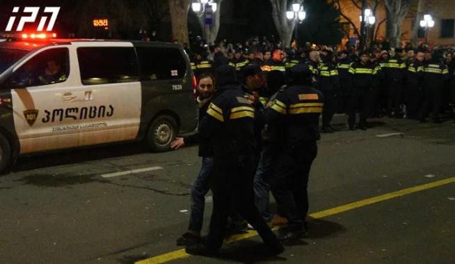 "აქციაზე დავაკავეთ 66 პირი... დემონსტრანტების ქმედებების შედეგად 50 სამართალდამცავი დაშავდა" - რა განცხადებას ავრცელებს შსს გუშინდელ მოვლენებზე?