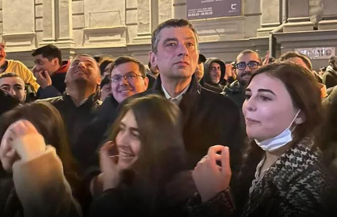 გიორგი გახარია საპროტესტო აქციაზე მივიდა
