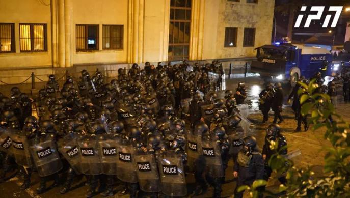 რუსთაველის გამზირზე კვლავ მობილიზებულია სპეცრაზმი, დააკავეს რამდენიმე ადამიანი - რა ვითარებაა ადგილზე?