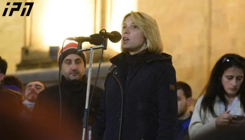 "ჩემო ნაცნობო დეპუტატებო "ოცნებიდან",  მარტო დარჩით მთელი დემოკრატიული სამყაროს პირისპირ და მხოლოდ ლავროვი, პესკოვი და სიმონიანი გიცავთ" - ნინო ლომჯარია