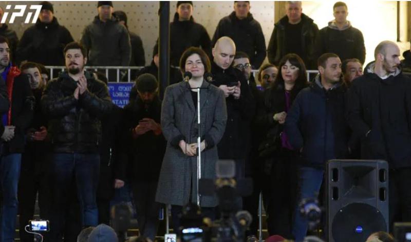 ანა ნაცვლიშვილის თქმით, ოპოზიციის დეპუტატები პრეზიდენტს რიგგარეშე სხდომის მოწვევის თხოვნით მიმართავენ