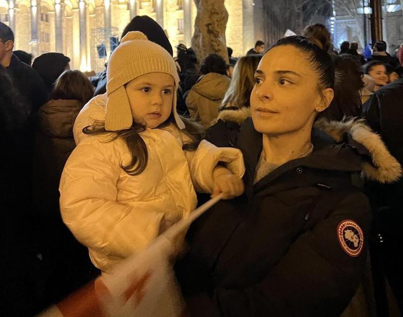 სოფო ნიჟარაძე აქციაზე პატარა ალისასთან ერთად - რას წერს მიხეილ სააკაშვილი?