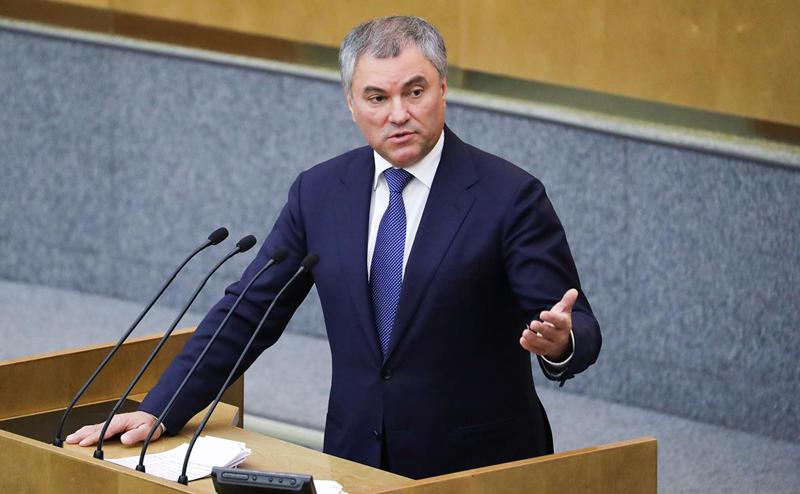 "იანკებო, ხელები შორს პუტინისგან! ჰააგიდან გაჟღერებული სისულელე ერთ რამეზე მეტყველებს: დასავლეთი ისტერიკაშია" - რუსეთის დუმის სპიკერი