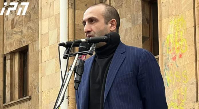 "თუ თავდაცვის კოდექსი" ძალაში შევა, ორგანიზაციებს, რომლებიც თანხმობას განაცხადებენ ჩვენი მღვდელმსახურის მონად მიღებაზე, "ბიბლიური თავისუფლების" ანათემას გადავცემთ" - ხვიჩია