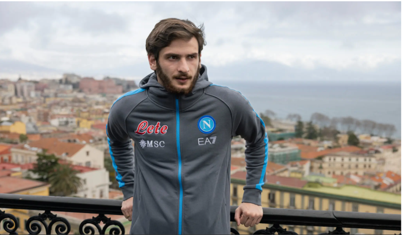 "მორცხვობდა, ვერ გადაეწყვიტა, სად წაეღო ხელები" - ფეხბურთის მოკრძალებული ვარსკვლავის წარმატების საიდუმლო: The New York Times-ი "კვარასთან" ინტერვიუს აქვეყნებს