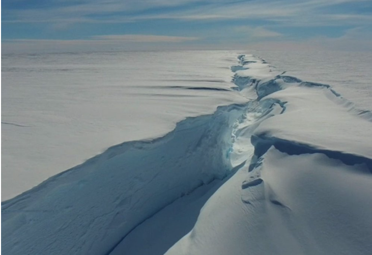 2 გიგანტური აისბერგი ატლანტის ოკეანეში, საზღვაო გზებს უახლოვდება, ერთი ლონდონის ფართობის ტოლია, მეორე უფრო დიდი - რა საფრთხეებზე ლაპარაკობენ სპეციალისტები?