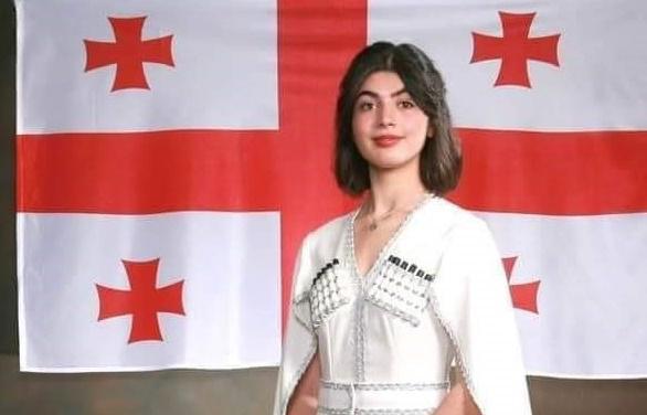 "მარიამი მსოფლიოს ასობით ახალგაზრდაში გამოარჩიეს" - ქართველი მოსწავლის წარმატება ამერიკაში: რას წერს აშშ-ის საელჩო მარიამ ქურდაძეზე?