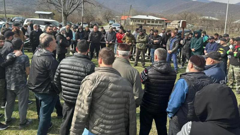 აქცია პანკისის ხეობაში - ადგილობრივები განმარტებას მოითხოვენ, ევროპიდან დაბრუნებულებს რატომ ექმნებათ პრობლემა საქართველოში შემოსვლაზე