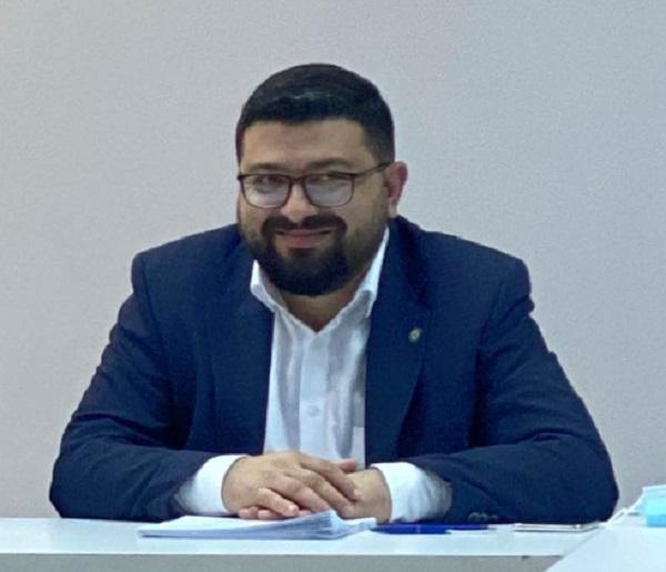 "გაძუყვნა", "მიწიდან ამოგთხრი" - ეს სიტყვები ჩემს ლექსიკონში არ არის. შეგეძლოთ, უფრო ხარისხიანი "ფეიკი" შეგექმნათ" - რას პასუხობს დიტო სამხარაძე მოქალაქის ბრალდებას