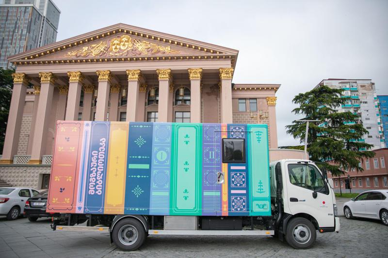 "მოგზაური ბიბლიოთეკის" შემდეგი გაჩერება - დათო გორგილაძის საბავშვო წიგნის პრეზენტაცია ბათუმში