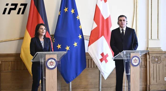 "ვროკავშირის დროშა არა მხოლოდ საპროტესტო აქციებზე, ყველა ჩვენგანის გულში ფრიალებს" - ილია დარჩიაშვილი ანალენა ბერბოკს