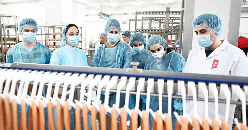 "ნიკორას" სტიპენდიატების ტური საწარმოში - კომპანიამ კვების ტექნოლოგიების ფაკულტეტის სტუდენტებს უმასპინძლა