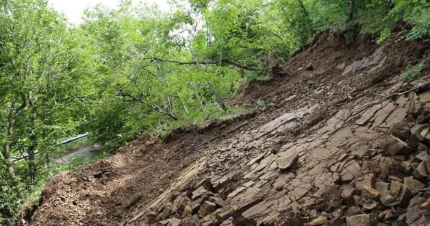 რაჭაში მეწყერი ჩამოწვა, რომელმაც რამდენიმე ადამიანი მოიყოლა - არსებული ინფორმაციით, მათ შორის არიან ბავშვები