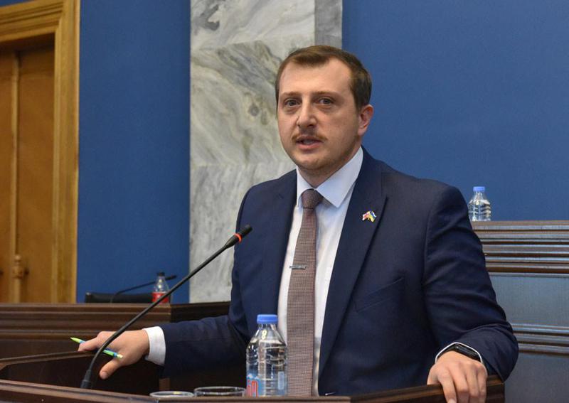 "გასრულდა ესე ამბავი... ლევანს არჩევის დღესვე ვუთხარი, რომ მარტის ბოლომდე შემეძლო დარჩენა" - გიორგი ბურჯანაძე სახალხო დამცველის მოადგილის თანამდებობას ტოვებს