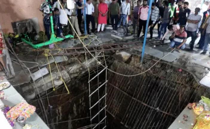 ტრაგედია ინდოეთში - ტაძარში იატაკი ჩავარდა, რის შემდეგაც ადგილზე შეკრებილები ჭაში ჩაცვივდნენ: დაღუპულია სულ მცირე 35 ადამიანი