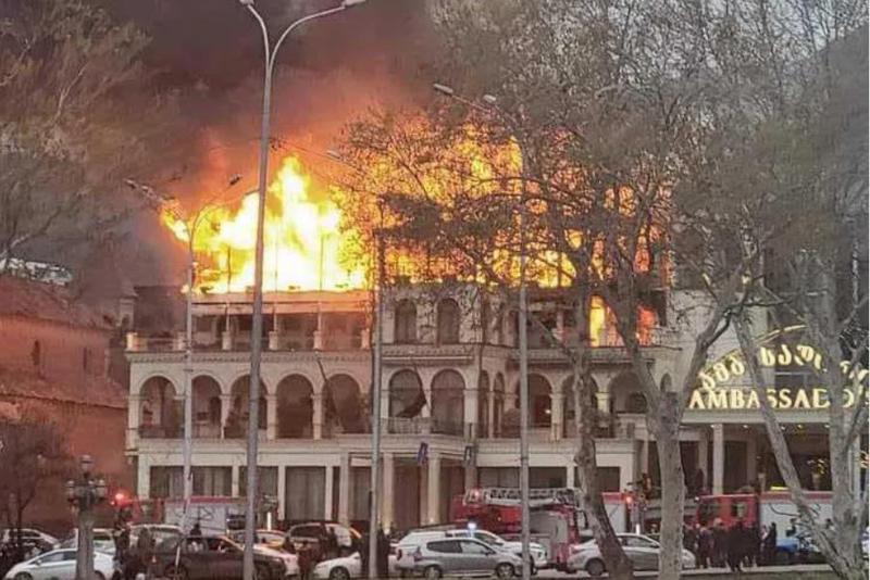 თბილისში, სასტუმრო “ამბასადორში“ ხანძარია