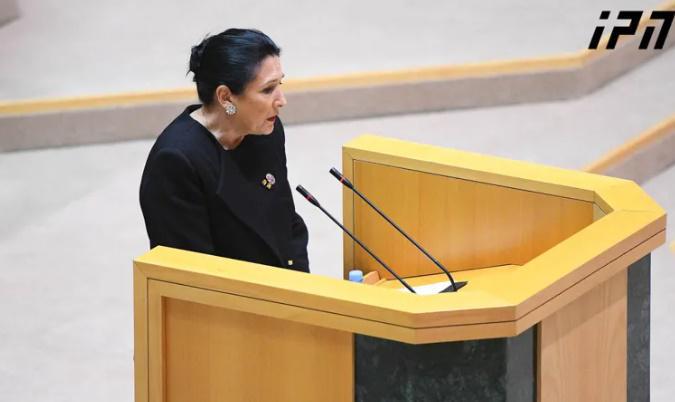 "უკრაინასთან მიმართებით ვერც დიპლომატია გამოვიჩინეთ, ვერც გონიერება და ვერც ჩვენთვის შესაფერისი ისტორიული სოლიდარობა'" - პრეზიდენტი