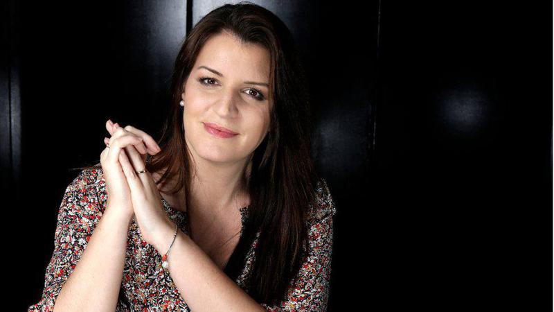 ფრანგი მინისტრი "ფლეიბოის" გარეკანზე - ვინ არის ქალი, რომელსაც პოპულარული ჟურნალისთვის პოზირების გამო აკრიტიკებენ (ფოტოები)