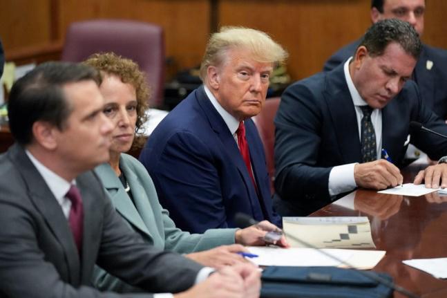 ტრამპის პირველი ფოტო სასამართლოდან - ისტორიული პროცესი დაიწყო