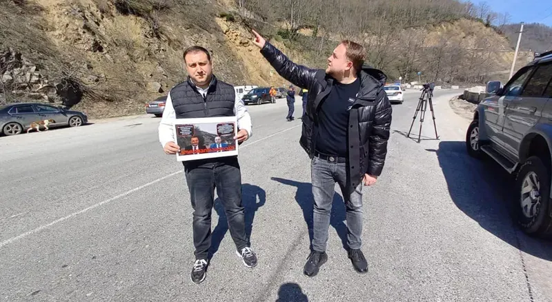 "ნაციონალური მოძრაობის“ წევრები რიკოთის უღელტეხილზე მოძრაობის პარალიზებას 9 აპრილს დაგეგმილ აქციას უკავშირებენ