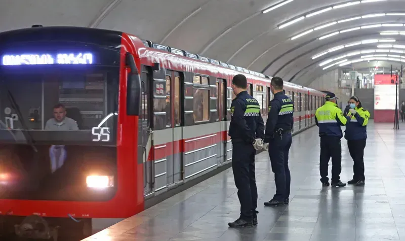 მეტროს საბურთალოს ხაზზე შეფერხებაა - რა გახდა ამის მიზეზი