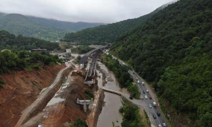 რიკოთზე ტრანსპორტის მოძრაობა აღდგა, თუმცა სპეციალური რეჟიმით - რა განცხადებას ავრცელებს გზების დეპარტამენტი?