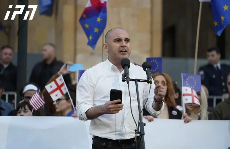 აქცია პარამენტთან "ნაციონალური მოძრაობის" ინიციატივით და 4 მოთხოვნა, რომელიც ლევან ხაბეიშვილმა შეკრებილებს გააცნო