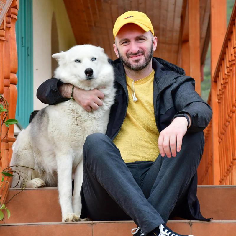 გიორგი კეკელიძე: "ყველას მოვუწოდებ, ერთი წიგნი გადაინახონ და 23 აპრილს მაინც აჩუქონ საყვარელ ადამიანს“