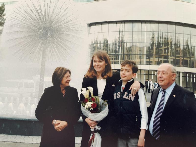 "მახსოვს დღე, როდესაც დავკარგეთ 96 სიცოცხლე, ჩემი სამაგალითო პირველი ლედი მარია კაჩინსკა" - სანდრა რულოვსი სმოლენსკის ტრაგედიას იხსნებს და არქივიდან ფოტოებს აქვეყნებს