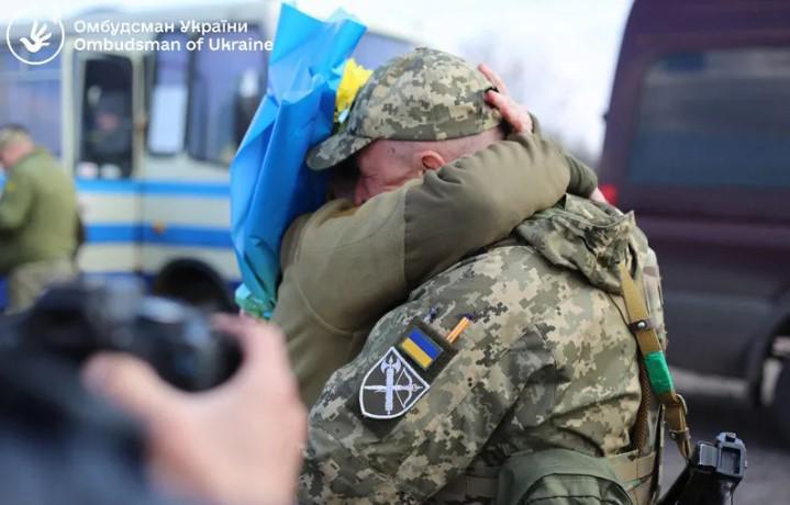 ტყვეთა მორიგი გაცვლა - უკრაინამ 100 სამხედრო დაიბრუნა