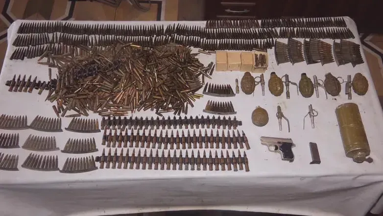 პოლიციამ თბილისსა და რეგიონებში უკანონო ცეცხლსასროლი იარაღები და საბრძოლო მასალა ამოიღო - დაკავებულია 16 პირი